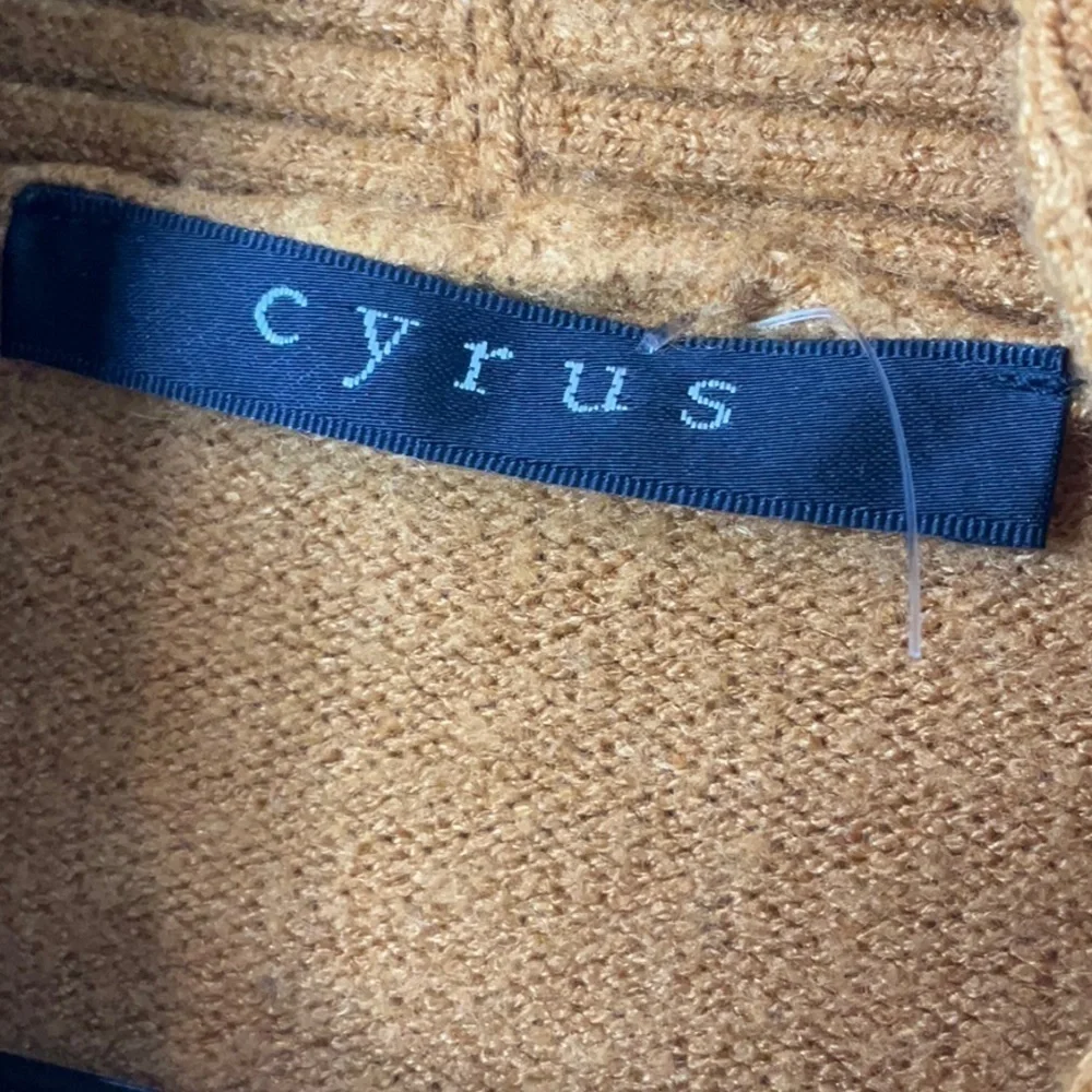 Cyrus Women Sweater Medium Orange Nylon Blend Long Sleeve Knit Casual Pullover